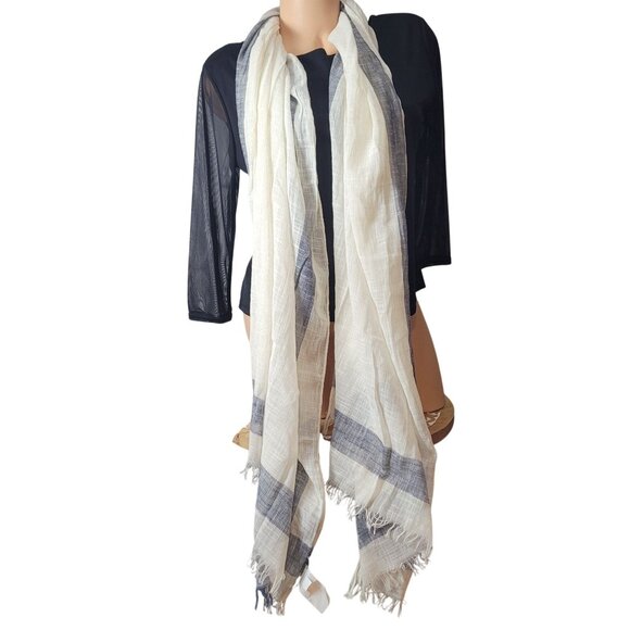 NWT Banana Republic Beige & Navy Plaid Fringe Scarf - Picture 7 of 14